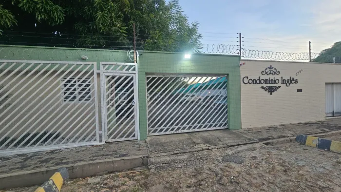 VENDO CASA NO CONDOMÍNIO INGLÊS COM ÓTIMA LOCALIZAÇÃO NA ZONA LESTE DE TERESINA
