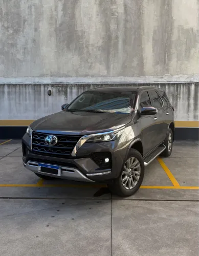 Toyota Hilux SW4 SRX 4X4 2.8 TDI 16V Dies. Aut. 2024
