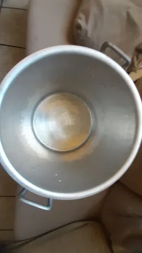 Panela grande usada apenas uma vez