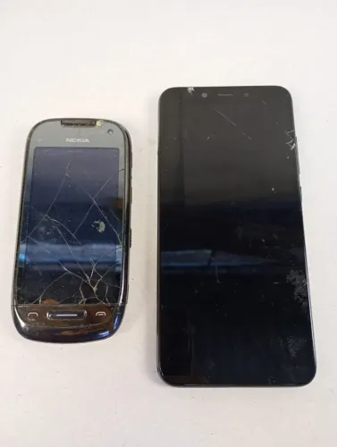 Lote 2 Celulares Sucata - Nokia C7-00 + Xiaomi Mi A2 Lite (Para Peças / No Estado)