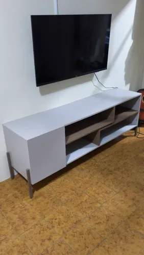 Rack medindo 1,64 por 58cm