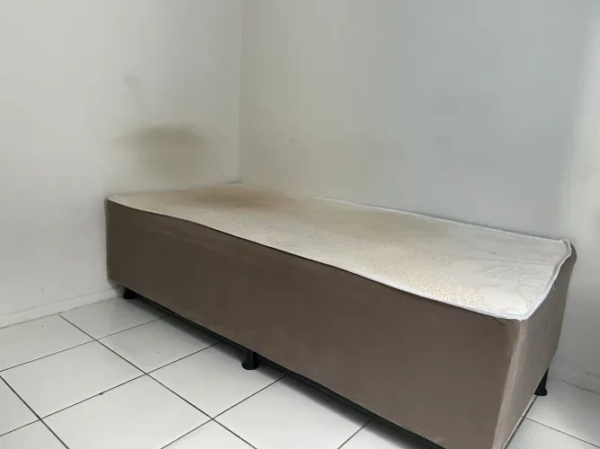 CAMA DE SOLTEIRO USADA BEM CONSERVADA