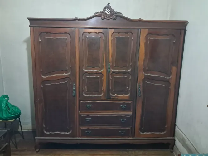 Guarda roupa casal antigo