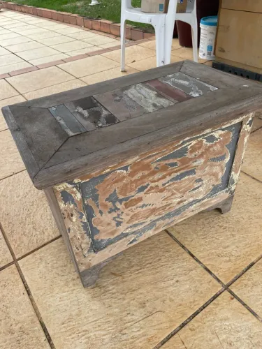 Vendo bau de madeira