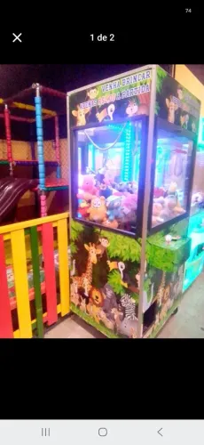 Vendo máquina de ursinho ótimo estado revisada aceita dinheiro e pix 