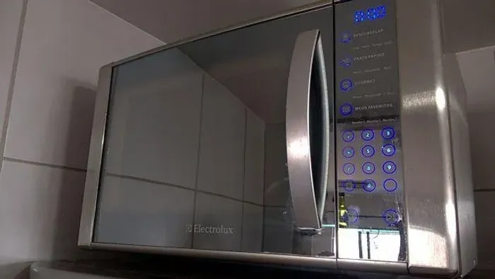 Microondas Electrolux 31L Inox Espelhado com Função Grill e Painel Blue Touch