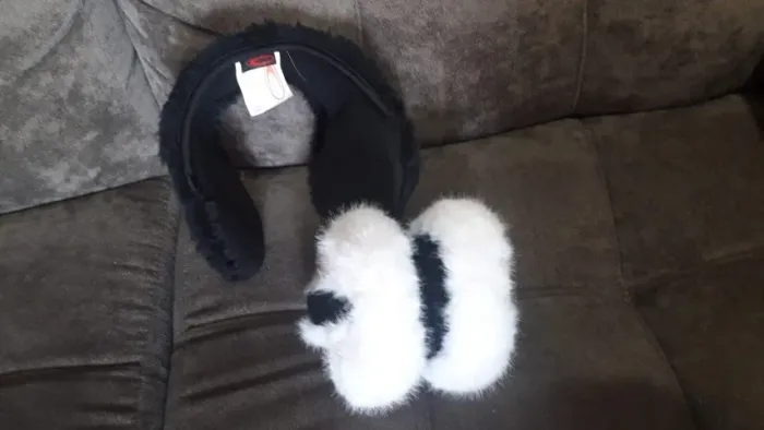 2 Pares de Protetores de Ouvido de Pelúcia / Frio (Preto e Branco) - Impecáveis!