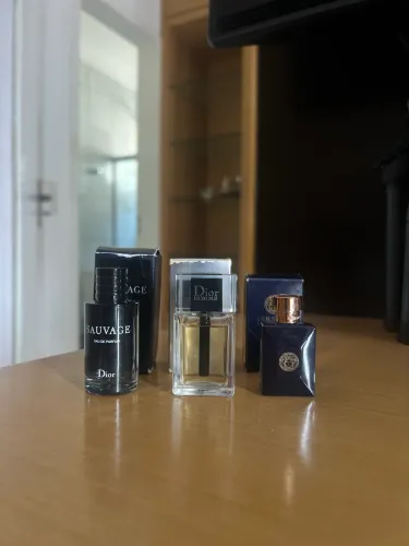 Perfume miniatura Dior e Versace