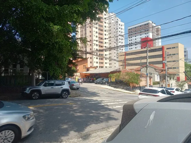Vende-se lava rápido e estacionamento .