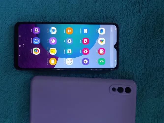 Celular em bom estado de uso