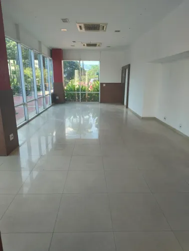 Centro comercial para aluguel com 106 metros quadrados em Jacarepaguá - Rio de Janeiro - R