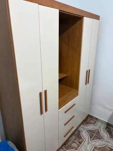 Guarda Roupa 4 portas capelinha - 2 meses de uso