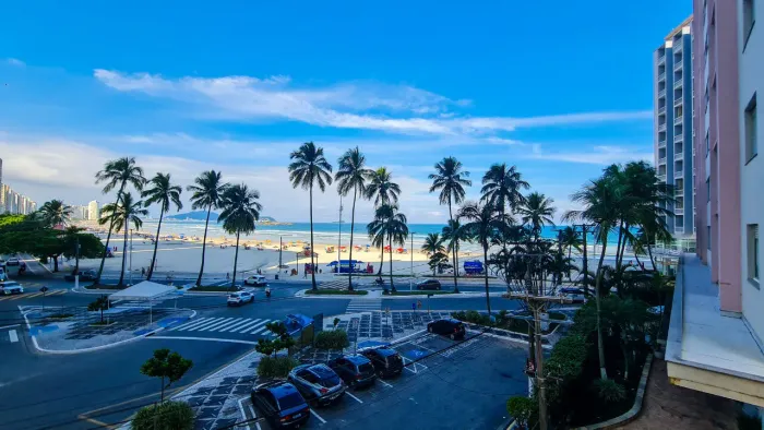 Apartamento à venda no Guarujá, na praia das Pitangueiras, Frente ao Mar