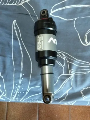 Shox traseiro rock Shox Ario 2.1 ar spring 190mm usado