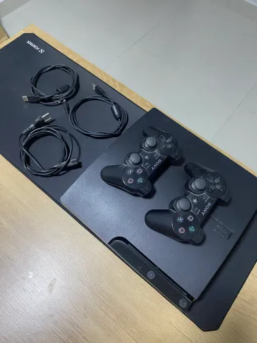 PlayStation 3 Slim desbloqueado + 2 controles