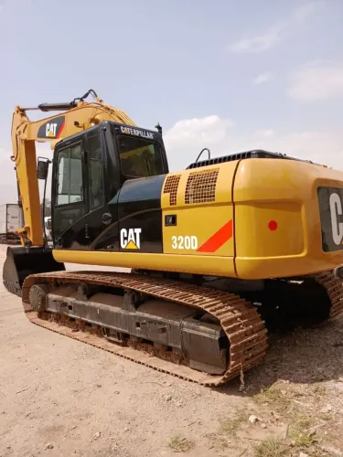 Escavadeira CAT320 