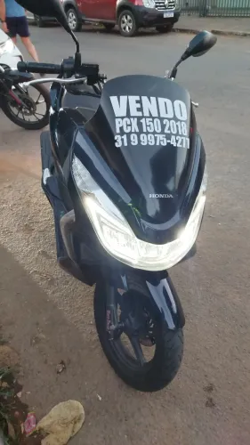 Vendo moto Honda PCX 150cc único dono
