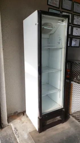 Geladeira cervejeira expositora