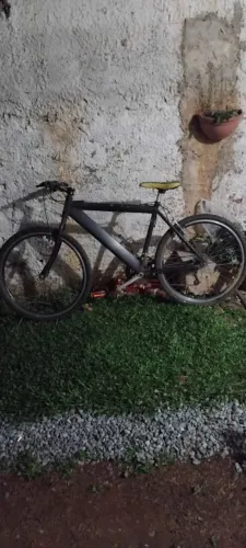 Vendo bike preta estilo urbana/fixa, boa pra uso no dia a dia e rolezinho.