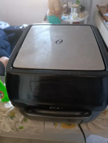 Vendo Air fryer Oster 12 litros 300 reais hoje no Pix
