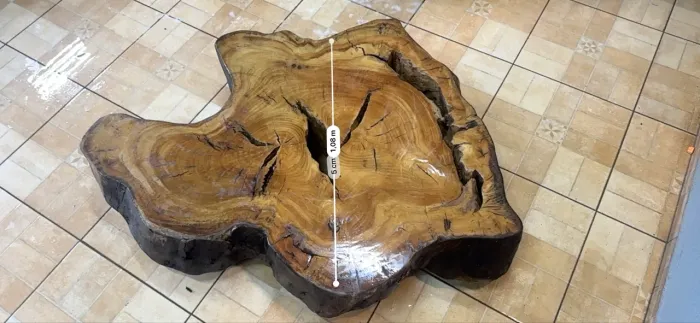 Mesa de Centro em Tronco Maciço - Peça Única de Madeira Natural