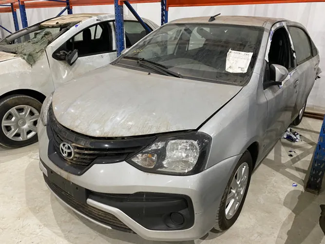 Sucata de Toyota Etios automático 2020 para peças
