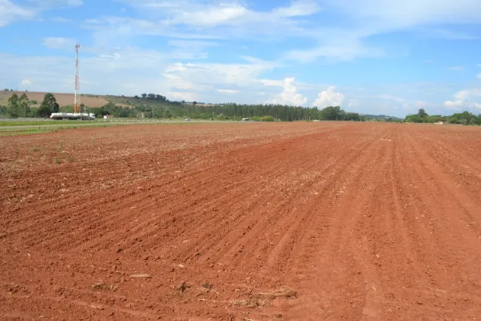 Tatuí Área 160.000 m² Frente Castelo Branco