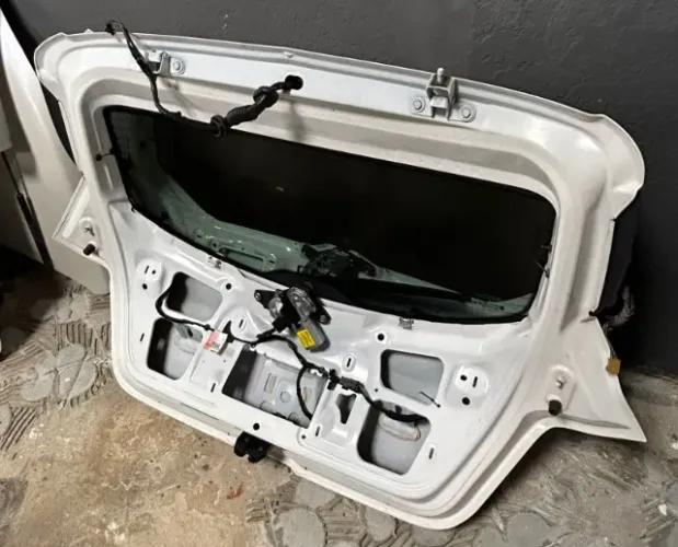 Tampa Traseira Chevrolet Ônix c/Vidro 2014/2017 Original
