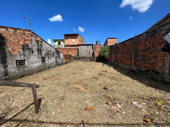 Terreno com Escritura, ótimo para investir em kitnet