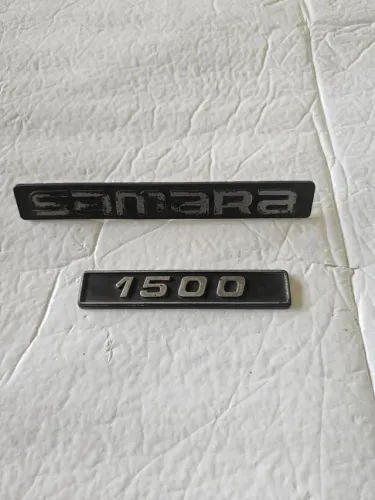 Lada Samara 1500 par emblemas usados originais