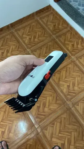Máquina de Cortar Cabelo Sem Fio Com Pentes 
