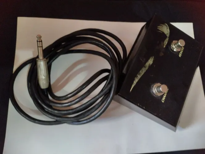 FOOTSWITCH 2 CANAIS PLUG AMPHENOL + CABO embutido  NEUTRIX
