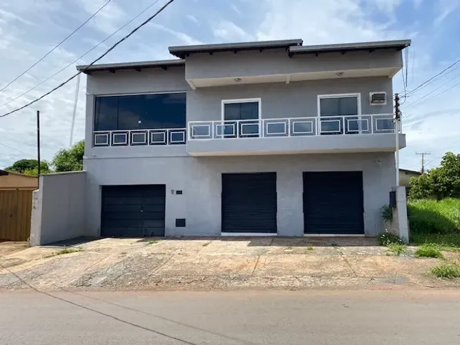 Excelente imóvel com sala comercial + sobrado + barracão na principal Avenida do Setor Ri