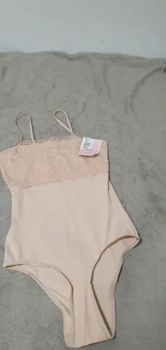 Body de renda bege feminino de R$50 por R$40