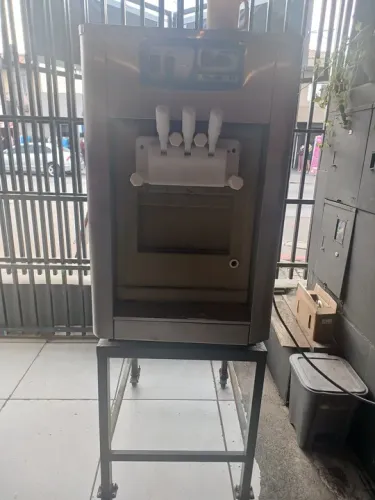 Máquina de sorvete italianinha P1