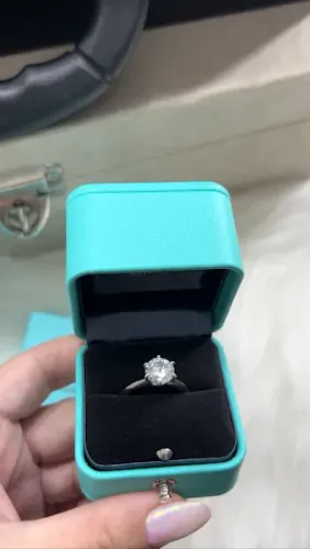 Anel solitario tiffany banho de ouro 18k