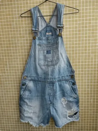 Macaquinho jeans marca Lee