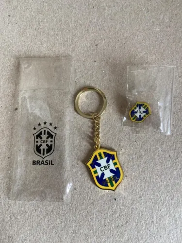 Kit Futebol chaveiro Brasil e pin CBF Original - NOVO
