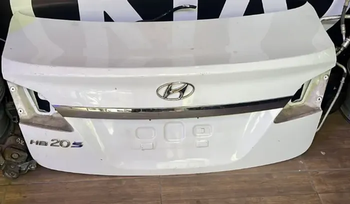 Tampa de mala hb20 sedan 2012/2019..