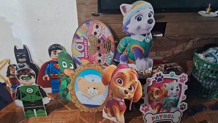 Desapego de Display chão e mesa lote.
