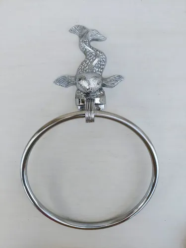 Toalheiro de peixe decorativo cromado