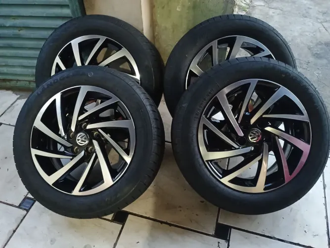 Rodas aro 15 Fox + pneus 195/55 novos! 5 furos