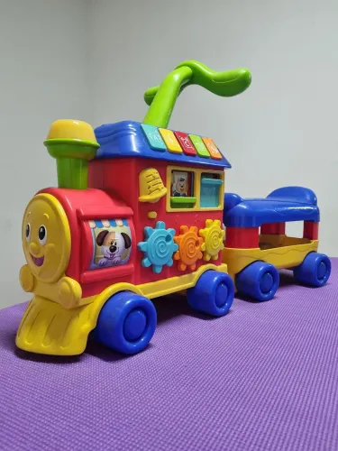 Trem de Brinquedo Interativo com Luzes e Sons