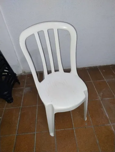 Cadeiras de plástico