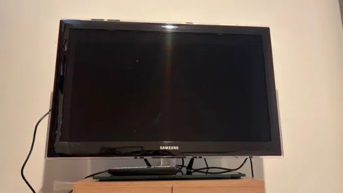 Samsung TV LCD 32 - UN32C5000 - com comando e base