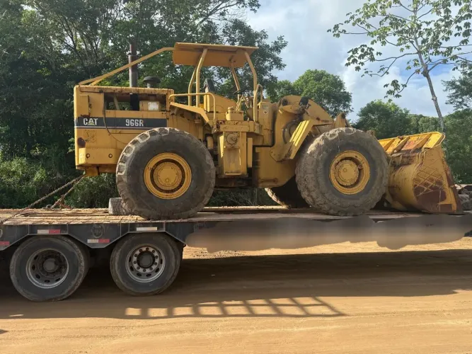 Pá Carregadeira Caterpillar 966R