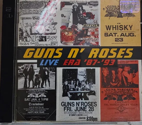 3 CDs, 2 Guns N roses e 1 Slash's Snakepit