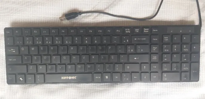 Teclado usb com fio, marca nipponic, cor preto, semi-novo, funcionando. 
