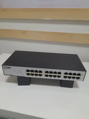 Switch D-Link 10/100 Des-1024D COM 24 Portas