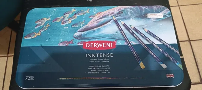 Lápis de Cor Aquarelável Inktense Derwent 72 Cores Estojo Lata